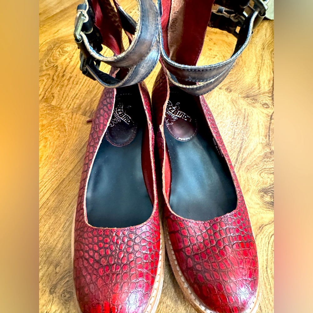 Freebird by Steven Maribel red croco leather shoes women’s size 8.